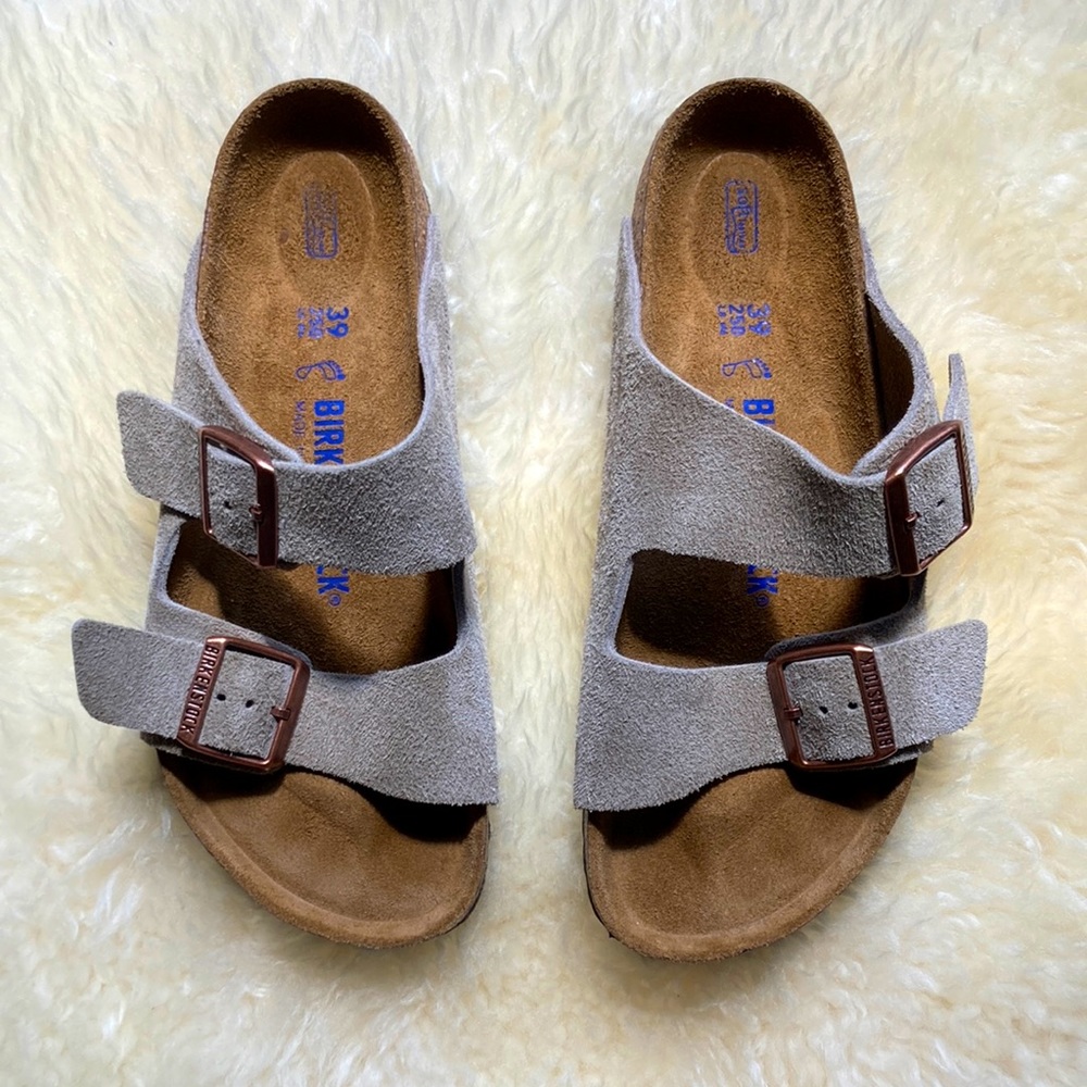 Women’s Grey Birkenstock sandals. Size 39. Excellent condition.